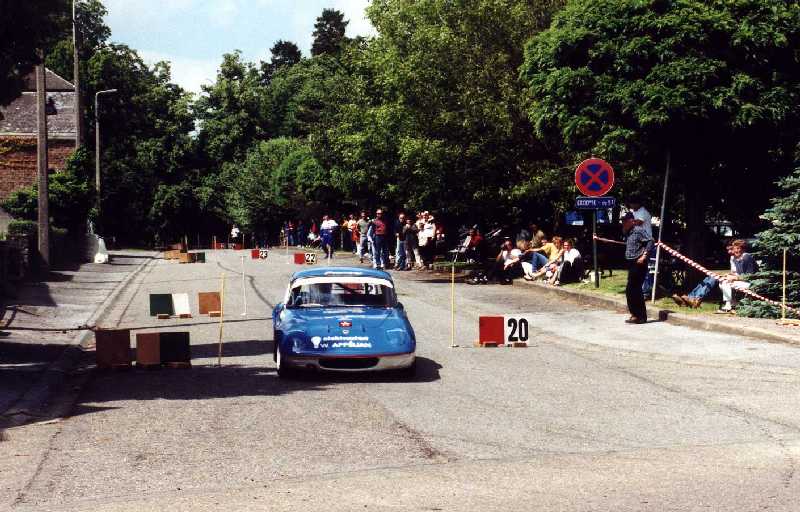 00mac044f.jpg (68501 octets)